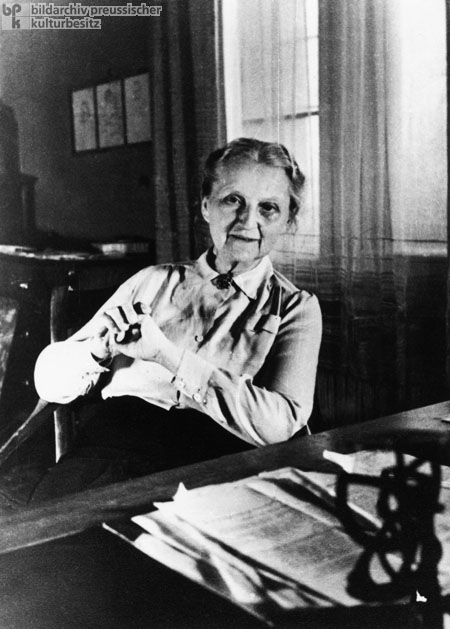 Schriftstellerin und Frauenrechtlerin Dr. Agnes von Zahn-Harnack (um 1948)